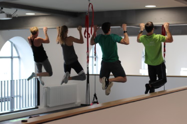 Training an der Klimmzugstange Training an der Klimmzugstange in der Physiotherapiepraxis phyvoLOFT
